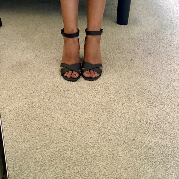 Naturalizer Heels - Picture 5 of 7